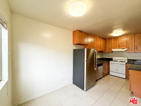 MLS: 25511773