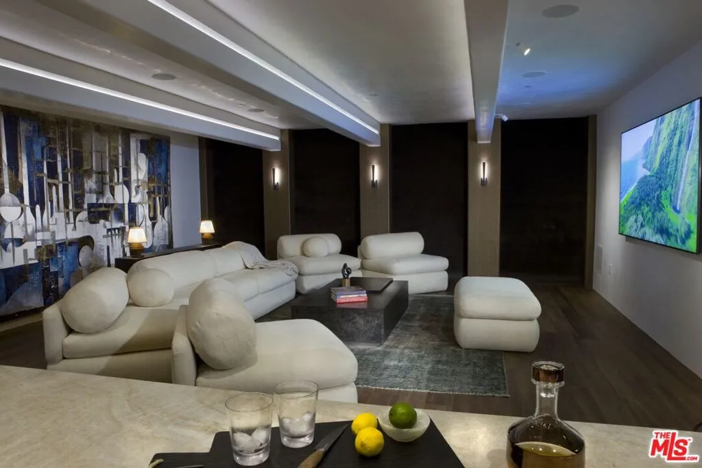 Santa Barbara, California 93108, United States, 9 Bedrooms Bedrooms, ,12 BathroomsBathrooms,Residential,Active,42558