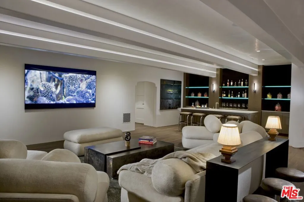 Santa Barbara, California 93108, United States, 9 Bedrooms Bedrooms, ,12 BathroomsBathrooms,Residential,Active,42558