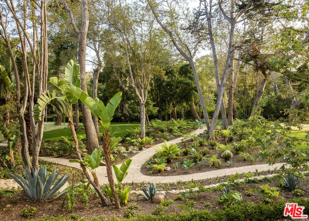 Santa Barbara, California 93108, United States, 9 Bedrooms Bedrooms, ,12 BathroomsBathrooms,Residential,Active,42558