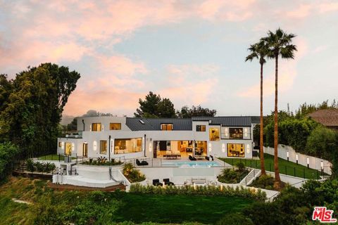 Single Family Residence in Los Angeles CA 903 Linda Flora Drive.jpg