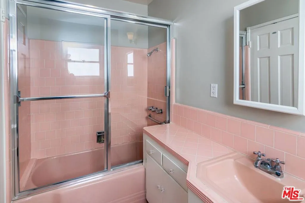 Los Angeles, California 90069, United States, 3 Bedrooms Bedrooms, ,4 BathroomsBathrooms,Residential,Active,16313