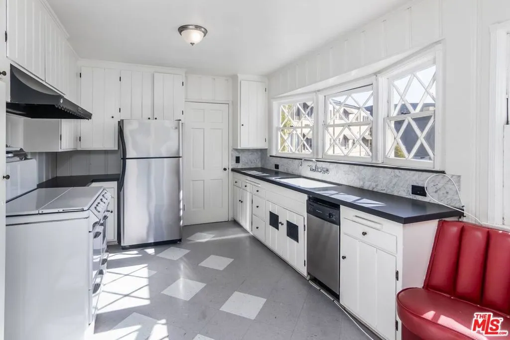 Los Angeles, California 90069, United States, 3 Bedrooms Bedrooms, ,4 BathroomsBathrooms,Residential,Active,16313