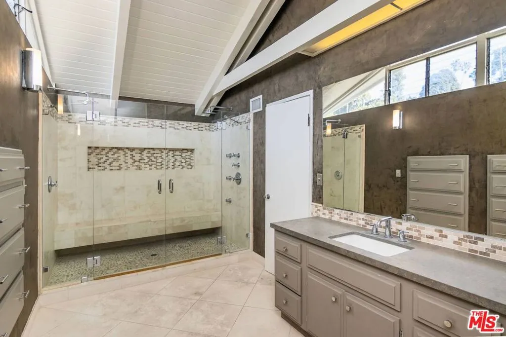 Los Angeles, California 90069, United States, 3 Bedrooms Bedrooms, ,4 BathroomsBathrooms,Residential,Active,16313