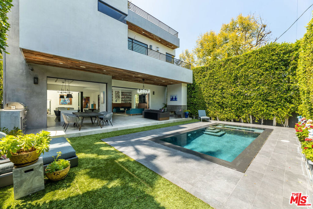 Properties 1 1540 N Curson Avenue