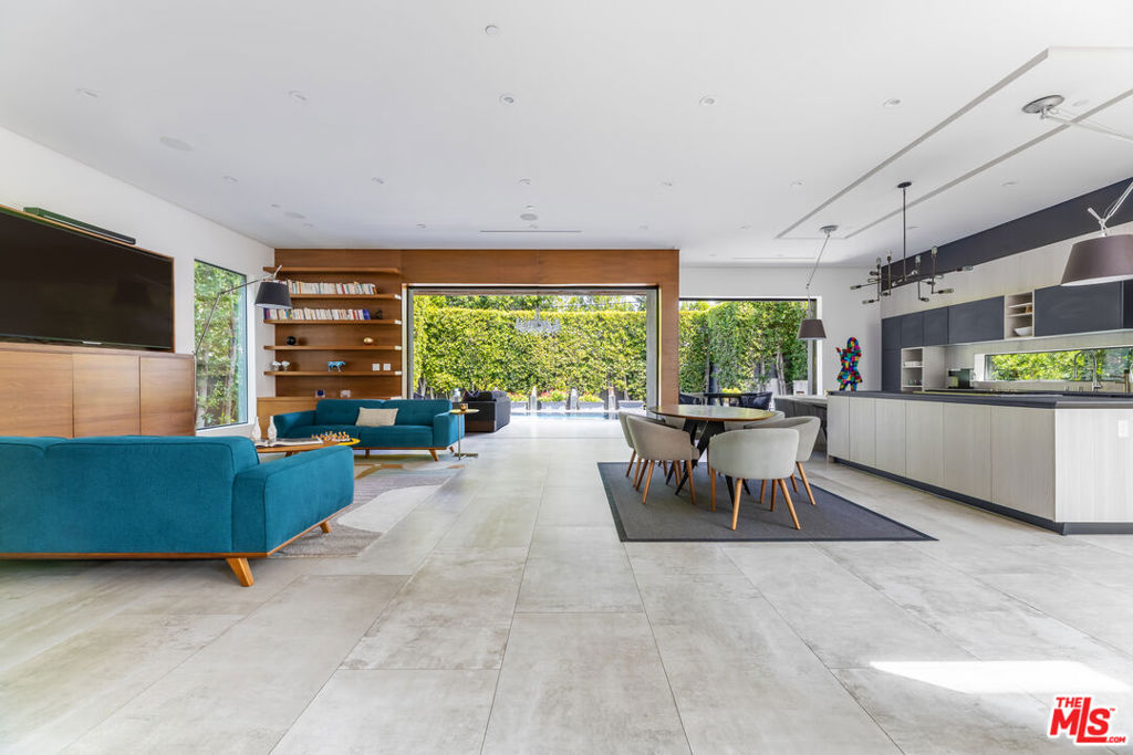 Properties 2 1540 N Curson Avenue