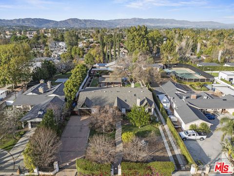 22651 Calvert Street Woodland Hills CA 91367