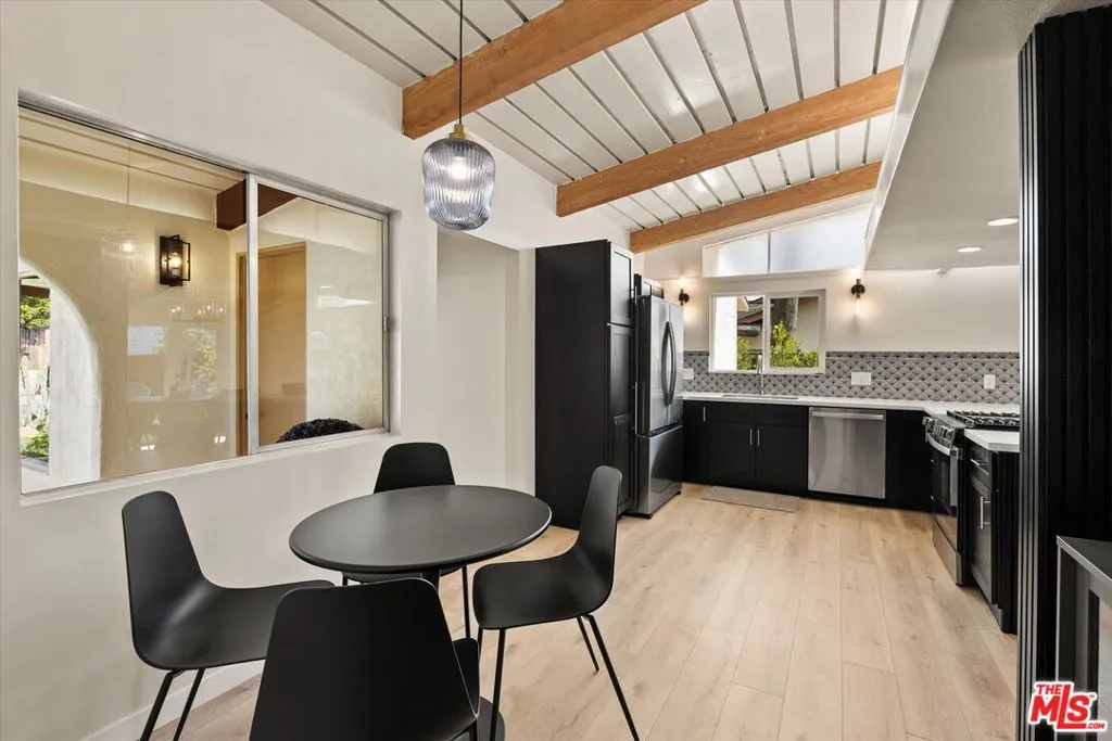 Ojai, California 93023, United States, 4 Bedrooms Bedrooms, ,3 BathroomsBathrooms,Residential,Active,3249