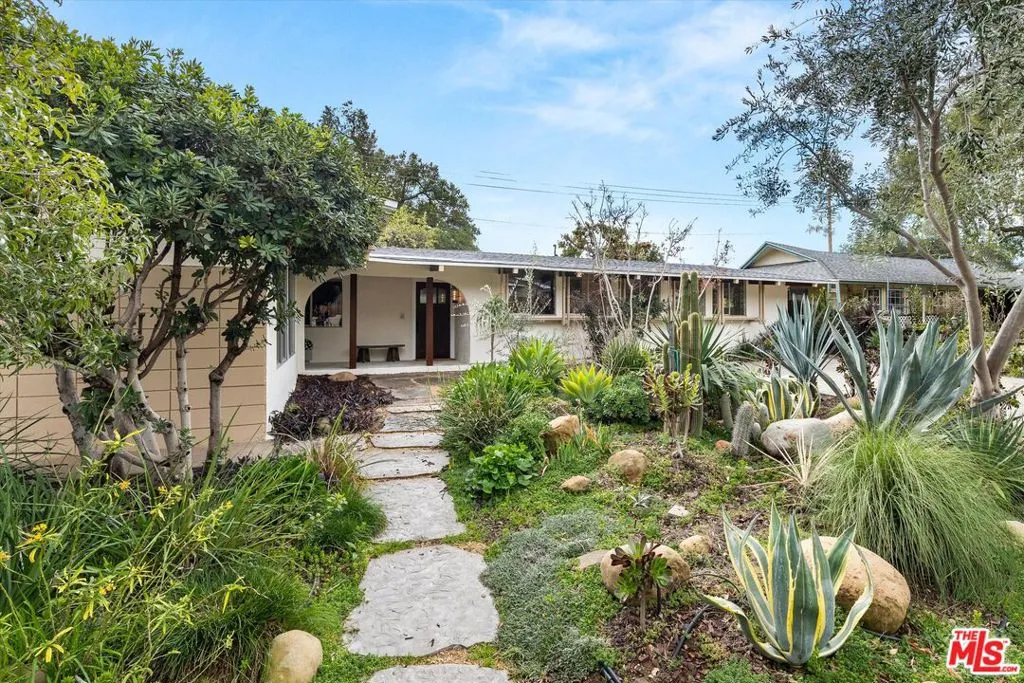 Ojai, California 93023, United States, 4 Bedrooms Bedrooms, ,3 BathroomsBathrooms,Residential,Active,3249