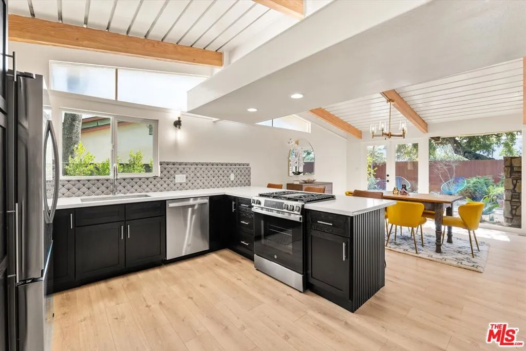 Ojai, California 93023, United States, 4 Bedrooms Bedrooms, ,3 BathroomsBathrooms,Residential,Active,3249