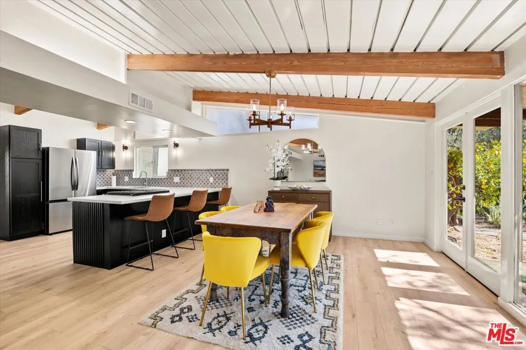 Ojai, California 93023, United States, 4 Bedrooms Bedrooms, ,3 BathroomsBathrooms,Residential,Active,3249