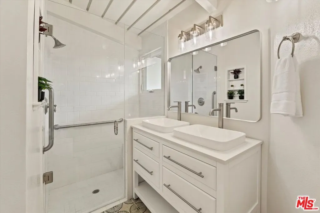 Ojai, California 93023, United States, 4 Bedrooms Bedrooms, ,3 BathroomsBathrooms,Residential,Active,3249