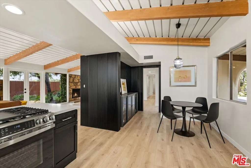 Ojai, California 93023, United States, 4 Bedrooms Bedrooms, ,3 BathroomsBathrooms,Residential,Active,3249