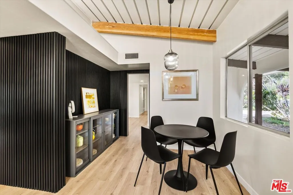 Ojai, California 93023, United States, 4 Bedrooms Bedrooms, ,3 BathroomsBathrooms,Residential,Active,3249