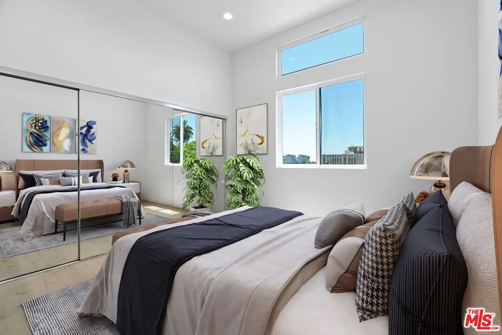 Los Angeles, California 90028, United States, 2 Bedrooms Bedrooms, ,3 BathroomsBathrooms,Residential,Active,21425