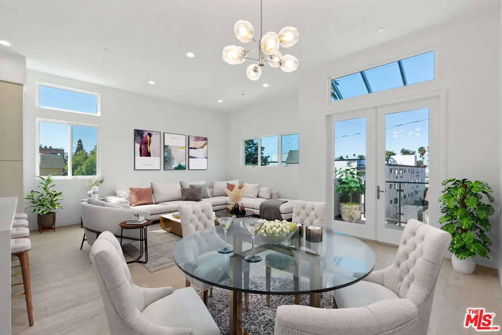 Los Angeles, California 90028, United States, 2 Bedrooms Bedrooms, ,3 BathroomsBathrooms,Residential,Active,21425