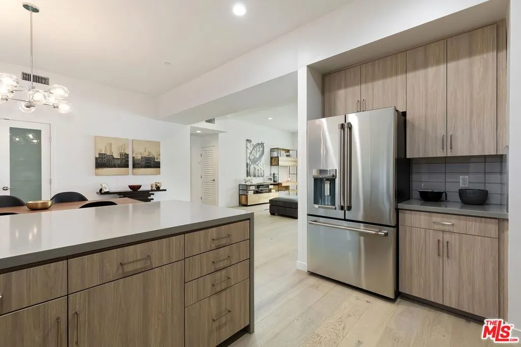 Los Angeles, California 90028, United States, 2 Bedrooms Bedrooms, ,3 BathroomsBathrooms,Residential,Active,21425