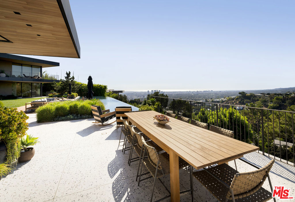 Properties 4 1535 Blue Jay Way