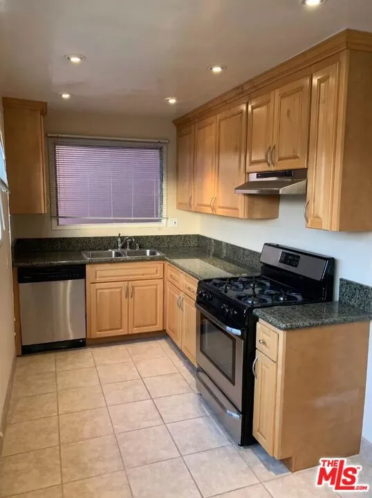 Los Angeles, California 90025, United States, 1 Bedroom Bedrooms, ,1 BathroomBathrooms,Residential,Active,9499