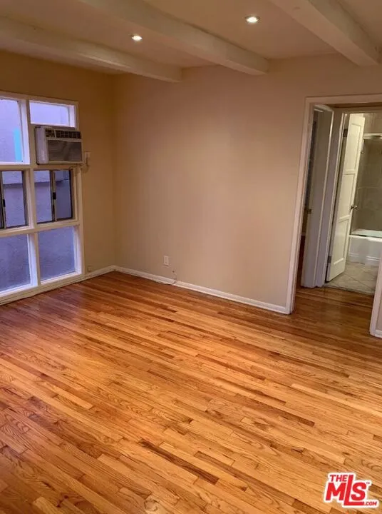 Los Angeles, California 90025, United States, 1 Bedroom Bedrooms, ,1 BathroomBathrooms,Residential,Active,9499