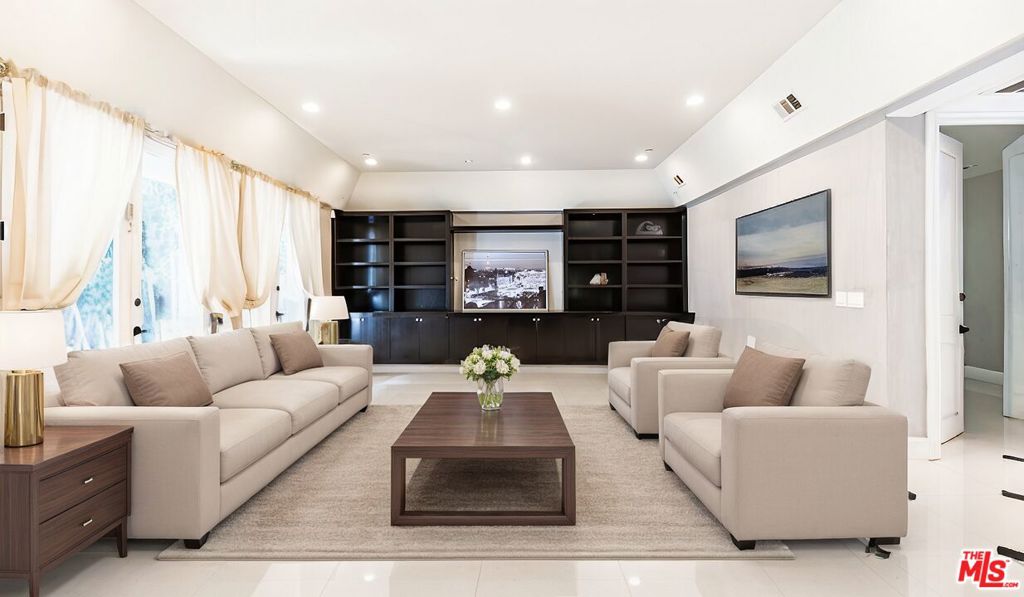 Properties 2 208 S Le Doux Road
