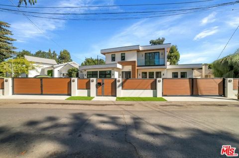 A home in Studio City