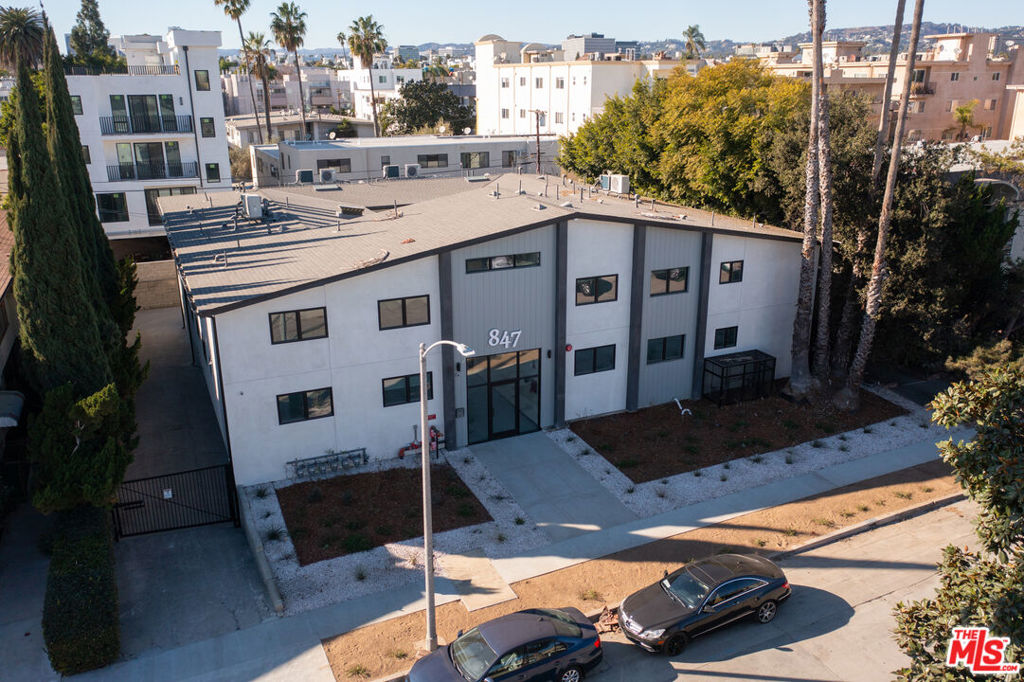 Properties 3 847 S Sherbourne Drive