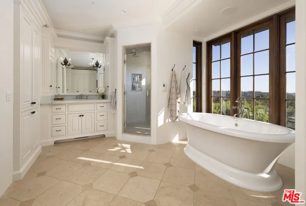 Santa Barbara, California 93108, United States, 4 Bedrooms Bedrooms, ,6 BathroomsBathrooms,Residential,Active,102182