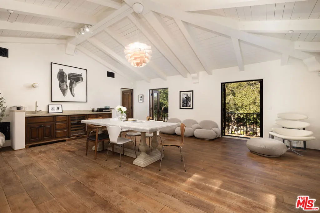 Santa Barbara, California 93108, United States, 4 Bedrooms Bedrooms, ,6 BathroomsBathrooms,Residential,Active,102182