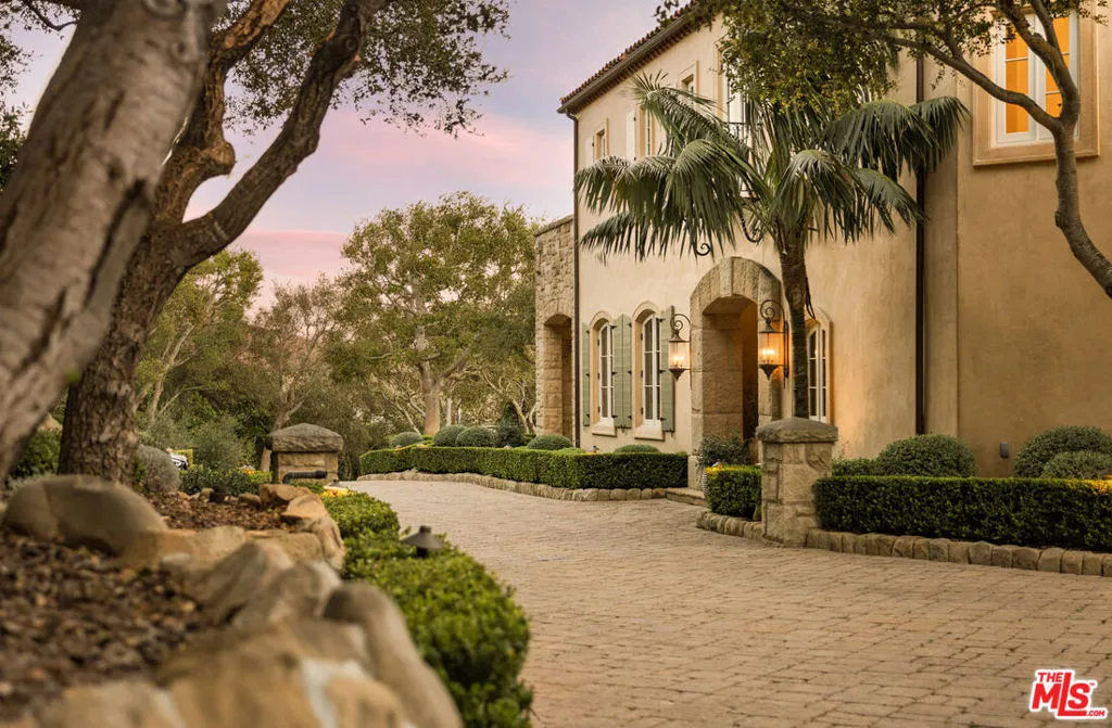 Santa Barbara, California 93108, United States, 4 Bedrooms Bedrooms, ,6 BathroomsBathrooms,Residential,Active,102182