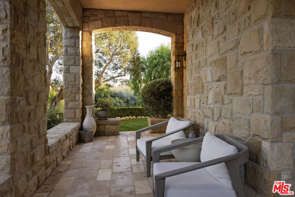 Santa Barbara, California 93108, United States, 4 Bedrooms Bedrooms, ,6 BathroomsBathrooms,Residential,Active,102182