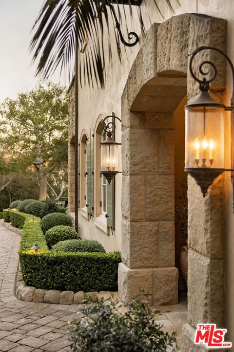 Santa Barbara, California 93108, United States, 4 Bedrooms Bedrooms, ,6 BathroomsBathrooms,Residential,Active,102182