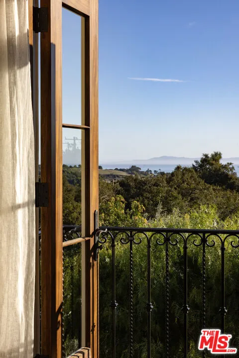 Santa Barbara, California 93108, United States, 4 Bedrooms Bedrooms, ,6 BathroomsBathrooms,Residential,Active,102182