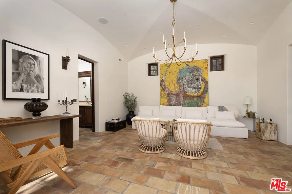 Santa Barbara, California 93108, United States, 4 Bedrooms Bedrooms, ,6 BathroomsBathrooms,Residential,Active,102182