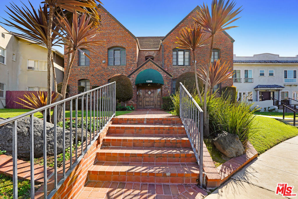 Properties 3 1006 S Orange Drive