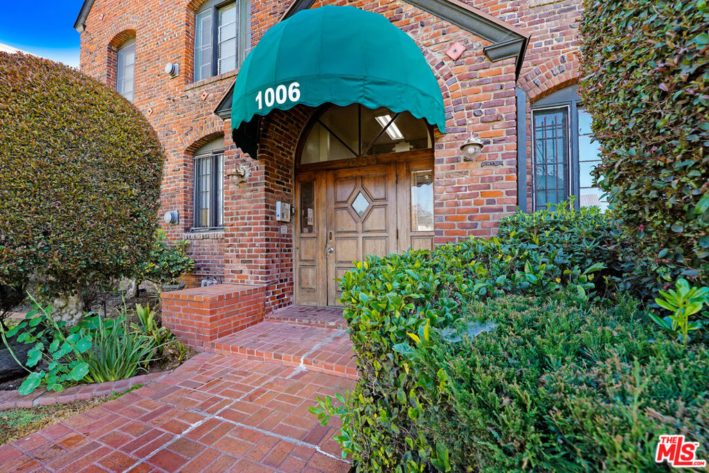 Properties 4 1006 S Orange Drive