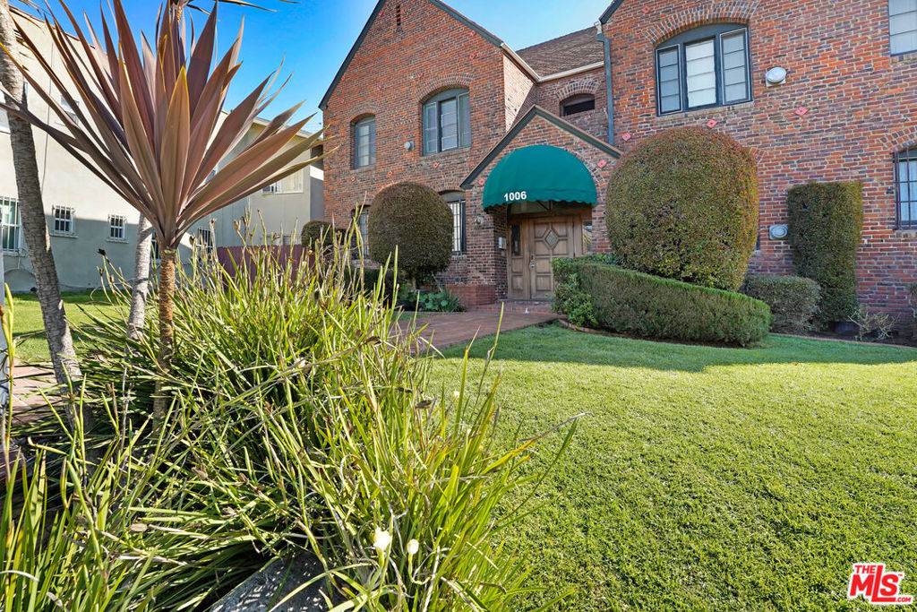 Properties 2 1006 S Orange Drive