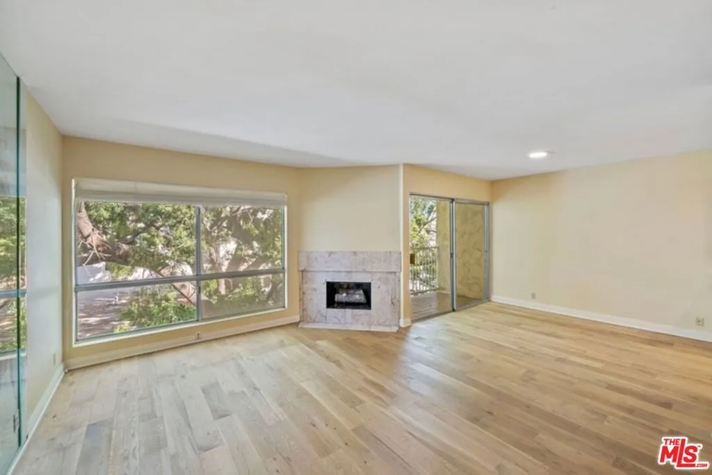 Los Angeles, California 90049, United States, 1 Bedroom Bedrooms, ,2 BathroomsBathrooms,Residential,Pending,14522