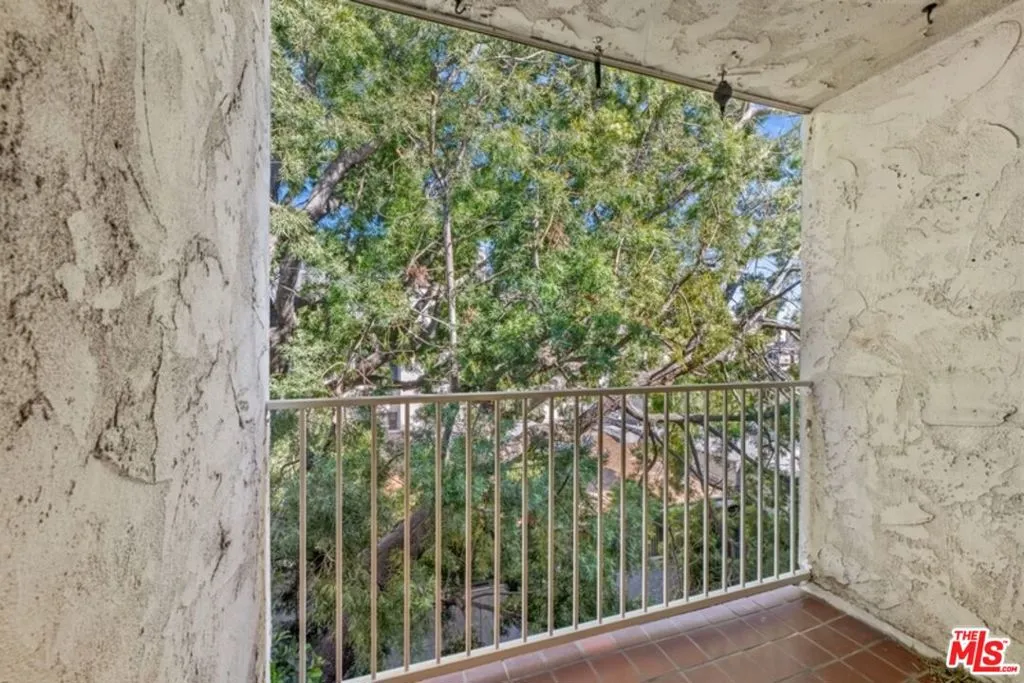 Los Angeles, California 90049, United States, 1 Bedroom Bedrooms, ,2 BathroomsBathrooms,Residential,Pending,14522