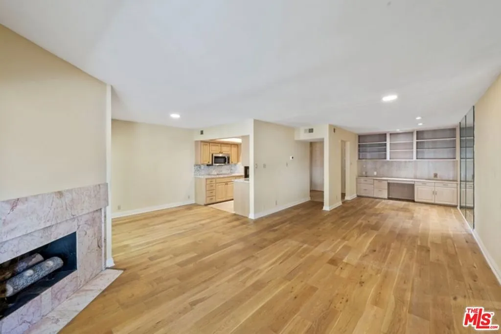 Los Angeles, California 90049, United States, 1 Bedroom Bedrooms, ,2 BathroomsBathrooms,Residential,Pending,14522