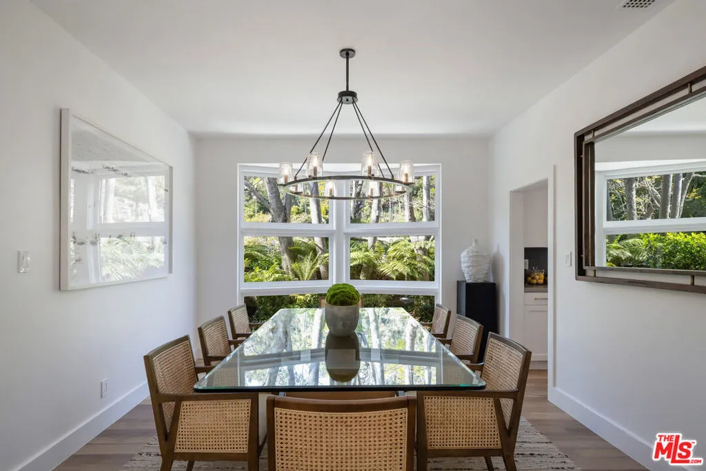 Santa Monica, California 90402, United States, 6 Bedrooms Bedrooms, ,4 BathroomsBathrooms,Residential,Active,113235