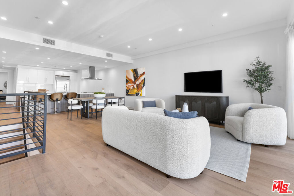 Properties 3 417 N Norton Avenue