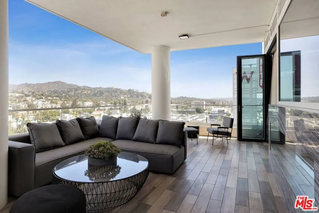 Los Angeles, California 90028, United States, 3 Bedrooms Bedrooms, ,4 BathroomsBathrooms,Residential,Active,71292