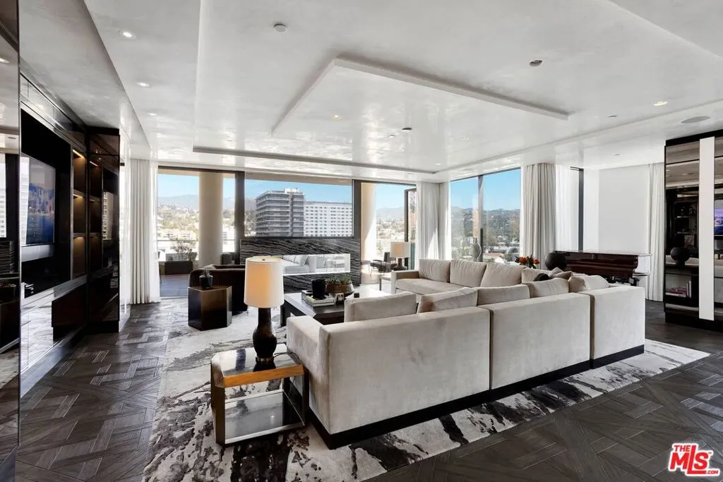 Los Angeles, California 90028, United States, 3 Bedrooms Bedrooms, ,4 BathroomsBathrooms,Residential,Active,71292