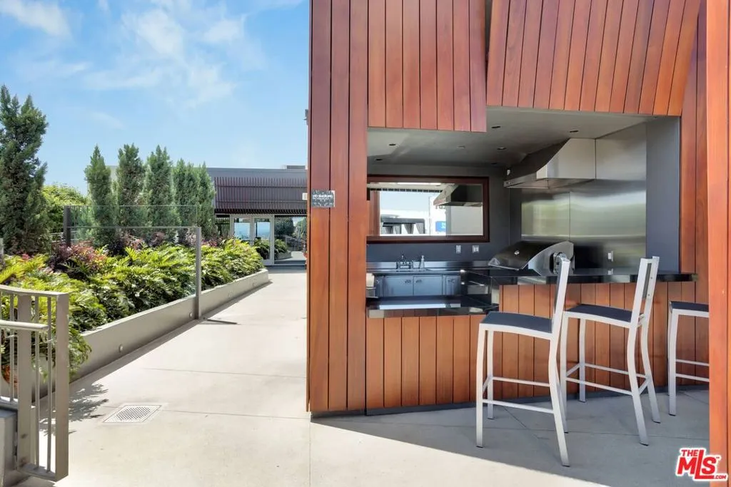 Los Angeles, California 90028, United States, 3 Bedrooms Bedrooms, ,4 BathroomsBathrooms,Residential,Active,71292