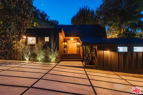 A home in Studio City