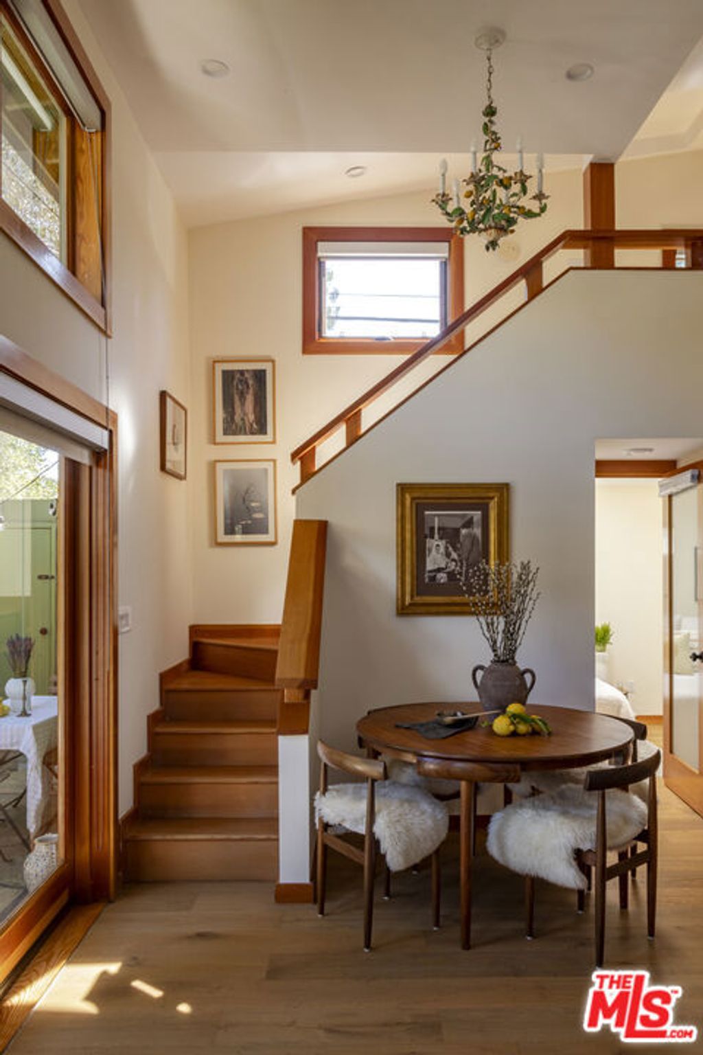 listing image 0