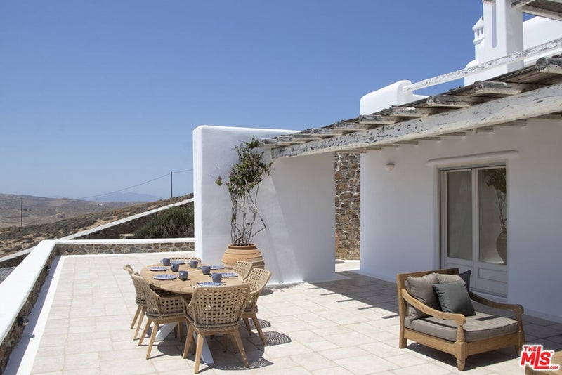 0 E MYKONOS, GREECE