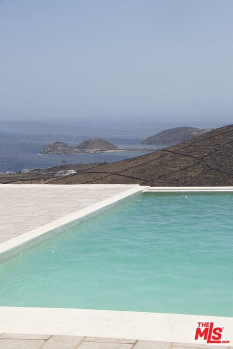 0 E MYKONOS, GREECE