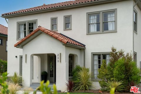 Single Family Residence in Los Angeles CA 233 Larchmont Boulevard.jpg